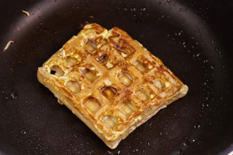 So we started our search for the perfect waffle, which took us all the way to belgium, the waffle capital of the world. BEST Keto Waffles! Low Carb Keto French Toast Cinnamon Roll Waffle Idea - Quick & Easy Ketogenic ...