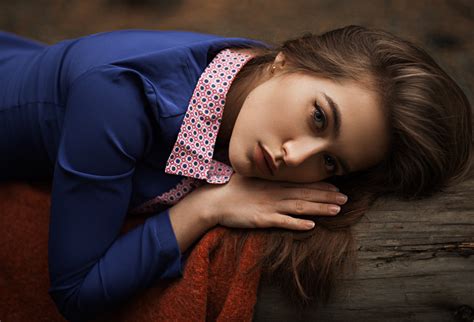 Brunette Model Girl Woman Blue Eyes Lying Down Wallpaper
