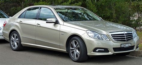 Harman kardon,dofuky sedaček, nezávisle topeni original mercedes, elektronické tažné zařízení, intelligent light system mercedes a mnoho dalšího. Mercedes-Benz E-Klasse (W212) - Mercedes-Benz E-Class ...