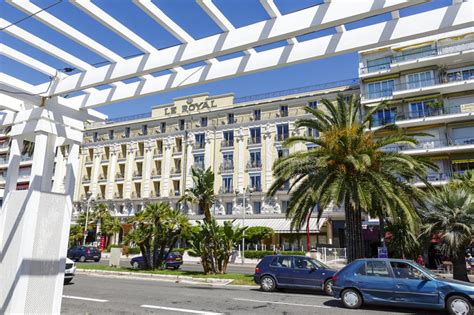 Hotel Le Royal In Nizza Gesehen Von Der Promenade Redaktionelles