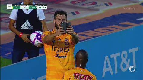 Gignac Celebra Con Selfie Y Presume Sticker Deportes Liga MX TUDN