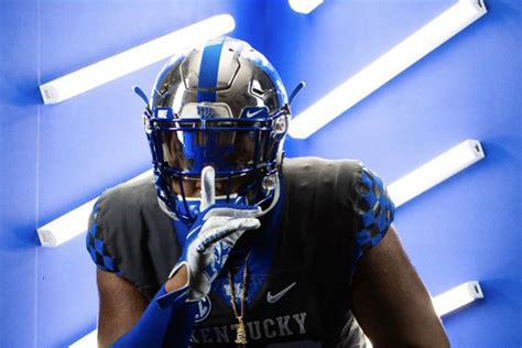 uk football recruiting rj adams cuts list and sets decision date a sea of blue