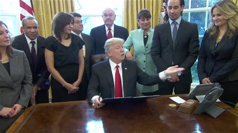 Trump Signs Executive Order On Small Business Regulations The Washington Post