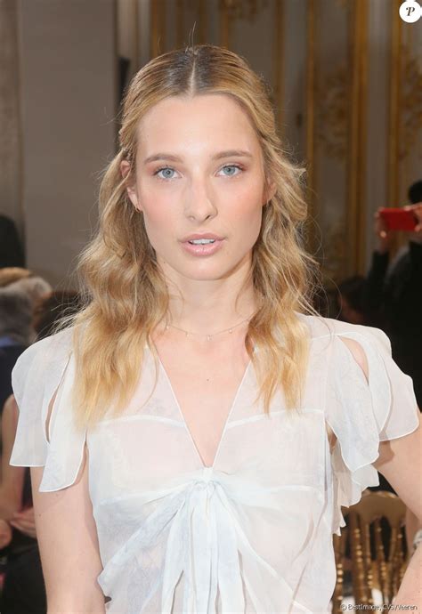 Majority of ilona's money comes from being a model. Ilona Smet au défilé de mode John Galliano, collection prêt-à-porter Automne-Hiver 2017-2018 à ...