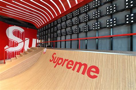 Fake Supreme Store In China