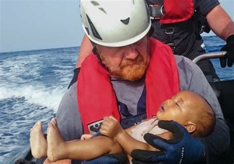 Heart Rending Moment Rescuer Carries Dead Body Of 1 Yr Old Baby