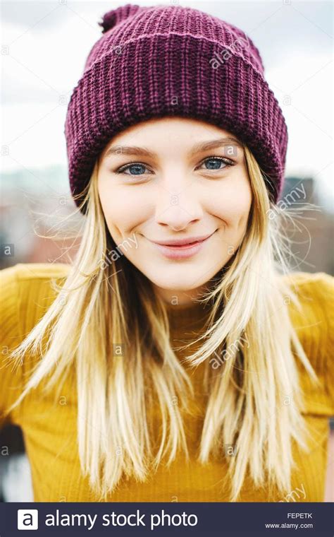Young Woman Hi Res Stock Photography And Images Alamy