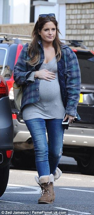 Pregnant Mics Binky Felstead Shows Off Her Baby Bump Daily Mail Online