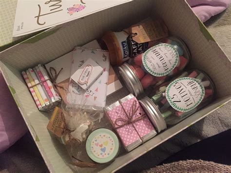 Una caja llena de sorpresas dulces y con 25 motivos para sonreír
