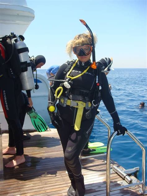 pin by carlos rechy on women in divingsuits scuba girl wetsuit scuba girl scuba wetsuit