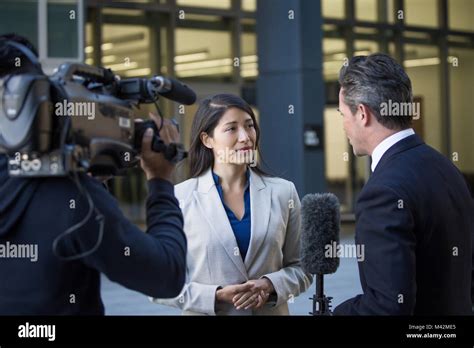 Male Tv Presenter Hi Res Stock Photography And Images Alamy