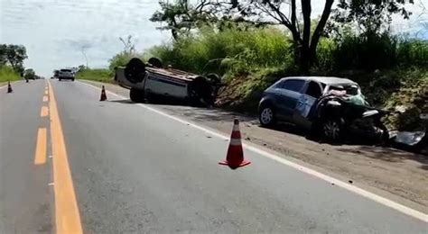 Duas Pessoas Morrem E Três Ficam Feridas Após Carros Baterem De Frente Na Br 153 Trânsito Go G1