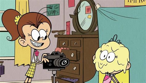 Luan Was Happy To Take A Picture Of Lola So She Can Use It For The
