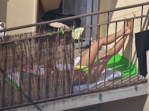 Girl Sunbathing Topless On The Balcony I 25 Pics Xhamster