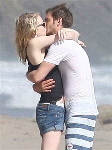Celebrities Kissing Body Language Kiss