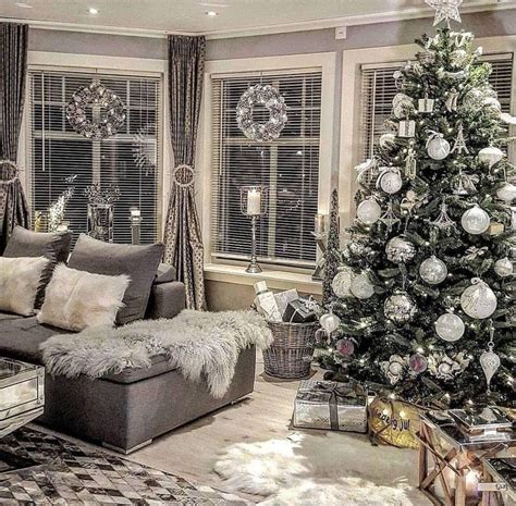 Pin By Sheila Naples On Dream Homes And Decor Christmas Interiors