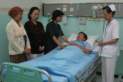 Cara mengatasi sakit perut sebelah kanan. PERAN KELUARGA MENJAGA KESELAMATAN PASIEN RAWAT INAP DI ...