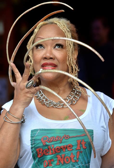 Woman With ‘longest Nails In The World Finally Cuts Them Wgn Tv