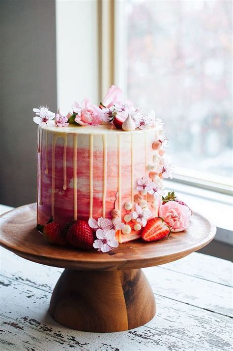 Drip wedding cakes are one of the hottest trends right now and it's high time to have a look at them if you want to make your guests' mouths water. Drip Wedding Cakes for Your Reception ~ Oh My Veil-all ...