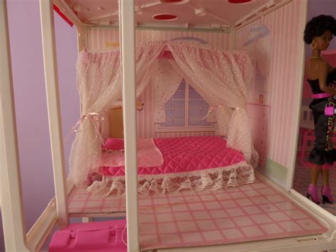 I miei vestiti da bambola sono fatti di nuovi materiali in una casa senza fumo. Casa e arredamenti anni 80-90 :: Barbie la nostra passione