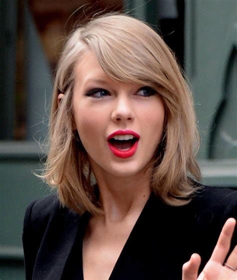 Taylor Swift Haircuts 30 Taylor Swifts Signature Frisuren Side Swept Medium Hair Taylor