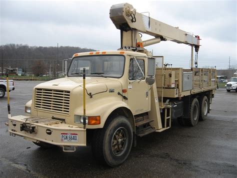 1996 International 4900 6x4 Truck Crane 820011