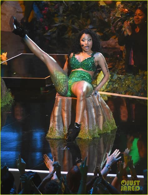 Nicki Minaj Has A Wardrobe Malfunction At VMAs Photo Photo MTV VMAs