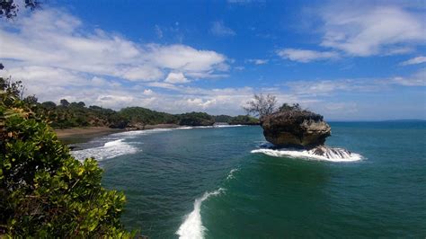 Foto Keindahan Pantai Pangandaran