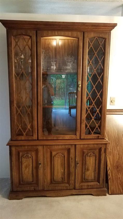 Lot 4 Vintage Bassett China Cabinet Glass Doors Lighted 45x15x75h Contents Not Included