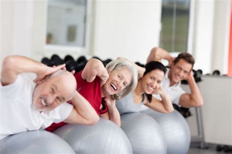 Activación física en adultos mayores reduce riesgo de enfermedades