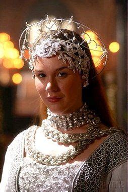 Anne of Cleves Season 3 Photo Gallery | Trajes de películas, Ropa