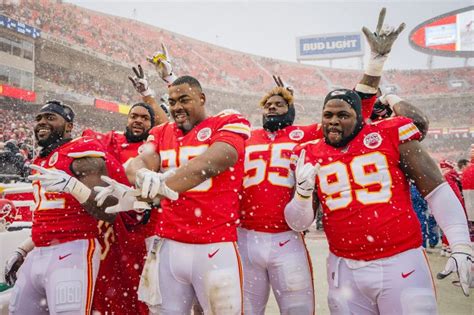 Kansas City Chiefs Cruise To Win Over Denver Broncos In Blizzard