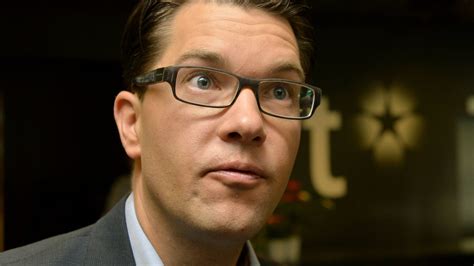 Sveriges socialdemokratiska arbetareparti (förkortat s eller sap, av namnet socialdemokratiska arbetarepartiet), vanligtvis kallat socialdemokraterna, grundades år 1889 och är sveriges största politiska parti. Stödet för Sverigedemokraterna ökar rejält ...