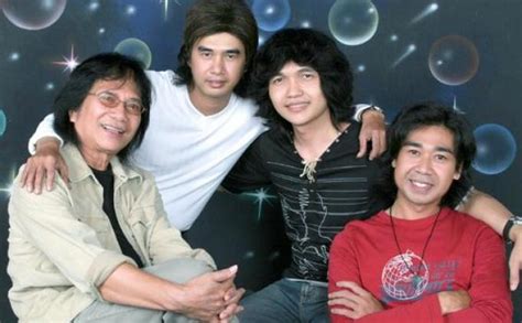 Am g am g g am terlalu indah dilupakan d g terlalu sedih di kenangkan c g setelah aku jauh berjalan d g c d g dan kau ku tinggalkan (*) g am betapa hatiku bersedih d g mengenang kasih dan. Kunci Gitar Jawaban Apa Yang Kan Kuberi - Ruang Jawaban