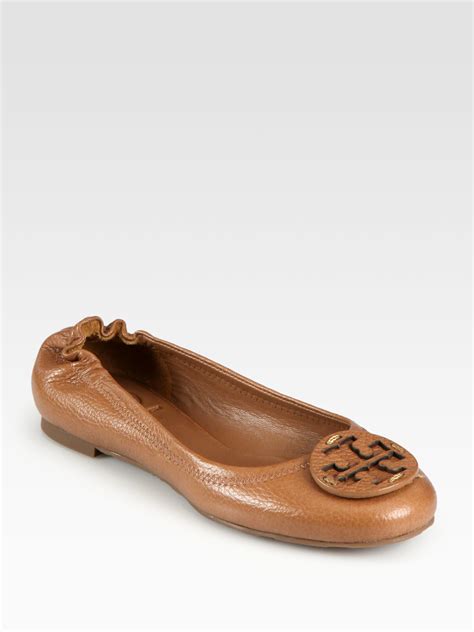 Tory Burch Leather Reva Tumbled Logo Flats In Brown Lyst