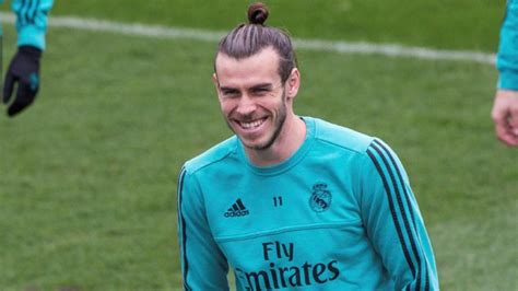 6 ft 1 in (1.85 m) playing position(s): Gareth Bale Wife, Unique Haircut, Salary, Injury, Height ...