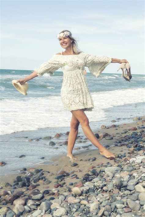 8978 Woman Summer Dress Barefoot Stock Photos Free And Royalty Free