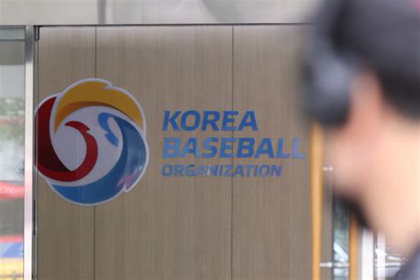 2015년 9월 28일 도쿄 올림픽 조직위원회는 야구. 두산·NC 선수 잇단 확진… 프로야구 사상 초유 경기 중단-국민일보