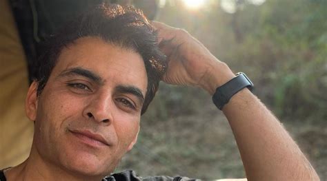 ‘men still don t know how to interact with strong and self assured women manav kaul life