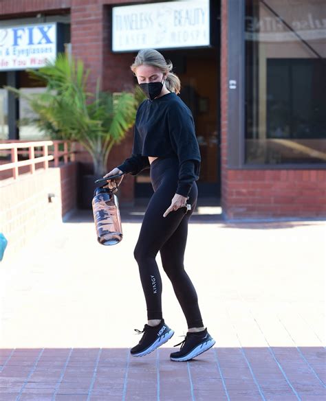Julianne Hough Appeared On The Street Dressed In Seductive Tight Fitting Leggings The Fappening