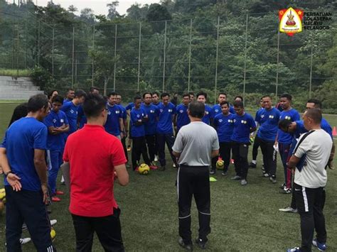 Tempat sangat terhad, pserta dari putrajaya, selangor juga dijangka akan merebut peluang berkursus pada hari raya ini. KURSUS KEJURULATIHAN BOLASEPAK AKAR UMBI FAM 2019 - PBMS ...