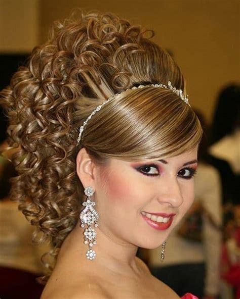 Curly Hair Updos That Ll Be Trending In