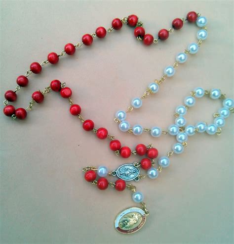 Maybe you would like to learn more about one of these? El Milagro del Rosario: Coronilla de la Divina Misericordia