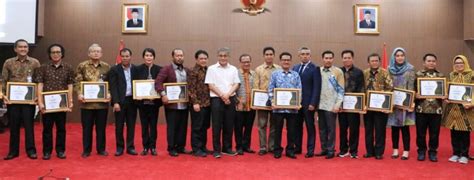 Unib Terima Penghargaan Dari Komisi Informasi Pusat Universitas Bengkulu