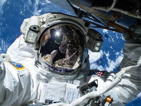 Man Spacewalking Astronauts Get To Take All The Best Photos The Washington Post