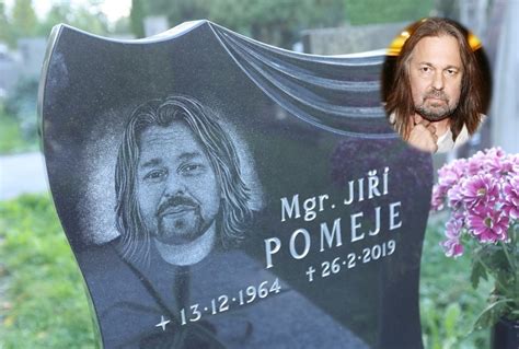 Petře, v našich srdcích zůstaneš! Hrob Jiřího Pomeje už je kompletní. Zdobí ho hercova ...