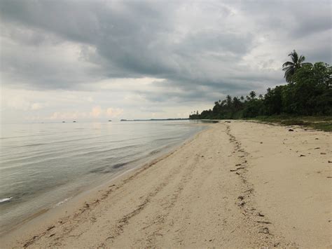Menikmati Suasana Tenang Di Pantai Ketapang Indonesia Kaya