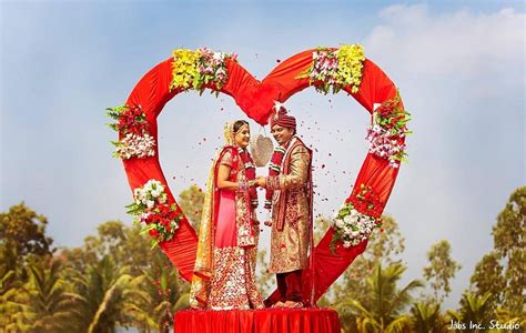 5 Best Jaimala Theme Ideas To Add Charm To Your Wedding Ceremony