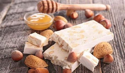 Cómo hacer un turrón de miel y almendras dulce casero y navideño