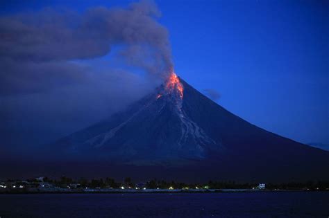 Visão Vulcão Mayon Continua Em Erupção E As Imagens São